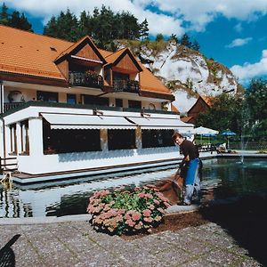 Gaestehaus Forellenhof Hotel Pottenstein Exterior photo