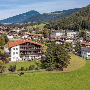 Hotel Eschenhof & Apartments Fulpmes Exterior photo