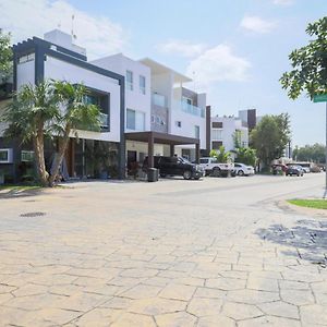 Residencial Familiar Arbolada Cancun Exterior photo