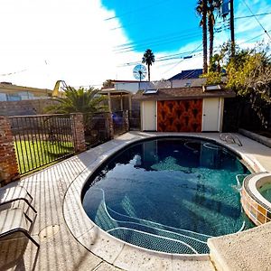 Newer Ranch With Pool And Hot Tub Near The Strip And Freemont Street. Villa Las Vegas Exterior photo