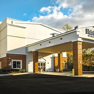 Fairfield By Marriott Medford Long Island Hotel Exterior photo