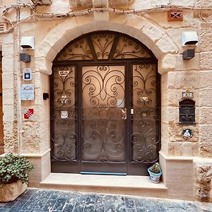 10 La Ruelle Apartment Valletta Exterior photo