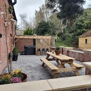 The Stables At Eriviat Hall Villa Henllan  Exterior photo