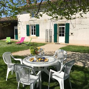 Les Petites Chaumes Villa Champagne-le-Sec Exterior photo