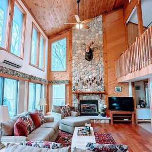 Beautiful, Spacious Poconos Cabin In Bushkill Exterior photo
