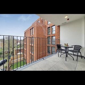 Osterley Park One Bedroom Apartment London Exterior photo