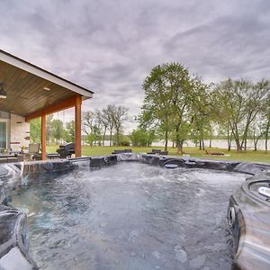 Lakefront Afton Home With Hot Tub And Shared Dock! Exterior photo