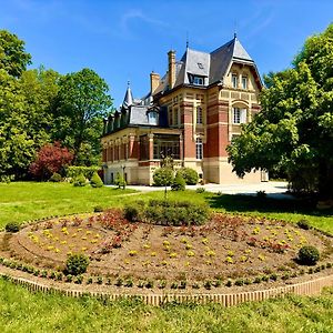 Chateau De Moliens Bed & Breakfast Exterior photo