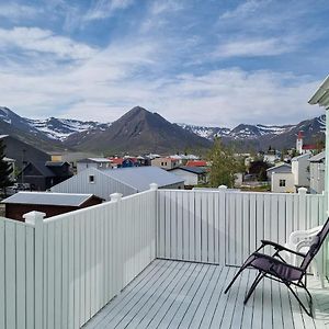 The Painter'S House With View And Balcony Apartment Siglufjordur Exterior photo