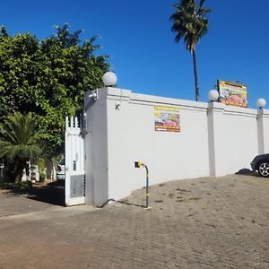 Creg Guest House Rustenburg Exterior photo