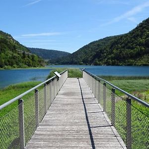 Charmant T3 A 5Mn A Pieds Du Lac De Nantua Apartment Exterior photo