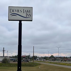 Devils Lake Inn Exterior photo