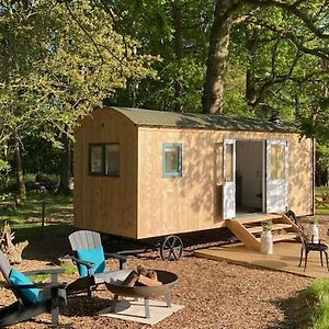 Coachroad Shepherds Huts Villa Petworth Exterior photo