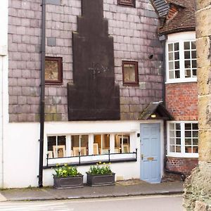 Characterful Apartment In The Heart Of Petworth Exterior photo