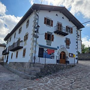 Posada De Oitz Hotel Oiz Exterior photo