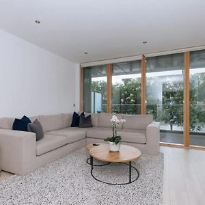 Modern 2Bd Flat With Balcony On The Grand Canal Dublin Exterior photo