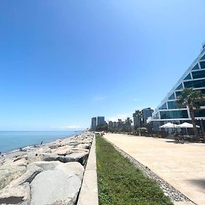 Beachfront Batumi View Apartments By Globalstay Exterior photo