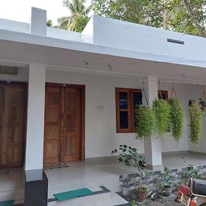 Nunu Homestay Guruvayoor Guruvayur Exterior photo