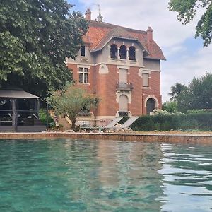 Chateau Mezger Bed & Breakfast Albefeuille-Lagarde Exterior photo