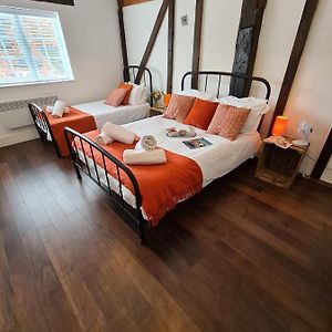 The Mews by Spires: Charming Stay with Complimentary Duck Burton-upon-Trent Exterior photo