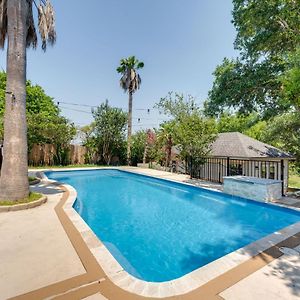 Luxe San Antonio Vacation Rental With Private Pool! Exterior photo