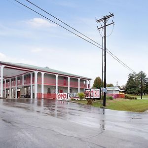 Oyo Hotel Cumberland Hwy 127 Ky Russell Springs Exterior photo