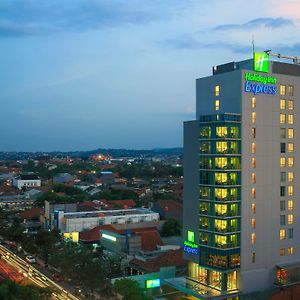 Holiday Inn Express Semarang Simpang Lima, An Ihg Hotel Exterior photo