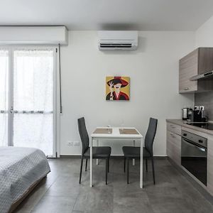 Minimal Design Apartment Modena Exterior photo