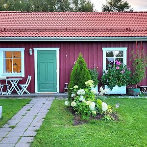 Cabin Located In A Traditionally Swedish Setting! Apartment Umea Exterior photo