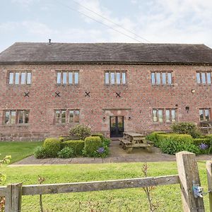 Cromwells Manor Villa Nantwich Exterior photo