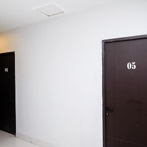 Reddoorz Near Tentrem Mall Semarang Hotel Exterior photo