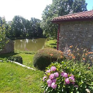 La Petite Maison Dans La Prairie Bed & Breakfast Scille Exterior photo