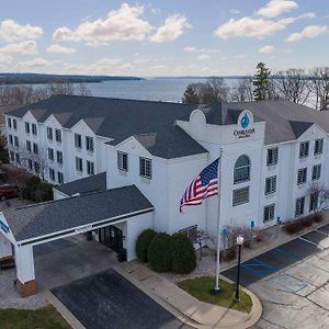 Charlevoix Inn & Suites Surestay Collection By Best Western Exterior photo