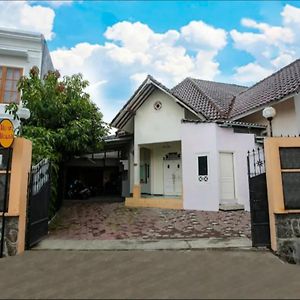 Homestay At Homy House By Ecommerceloka Jomblang Exterior photo