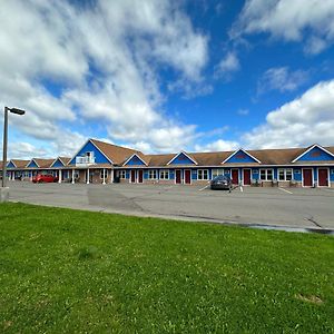 Travellers Inn Fredericton Nb Waasis Exterior photo