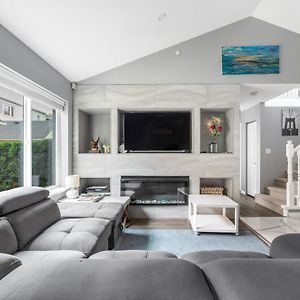 Stylish Dual Bedroom Suite In Van West Vancouver Exterior photo