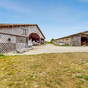 Cozy Home In Les Fosses With Kitchen Exterior photo