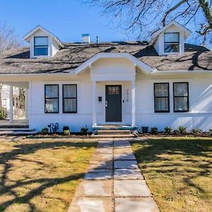 New White On Columbus Family Gathering Place Waco Exterior photo