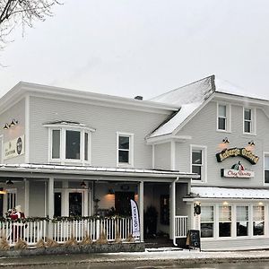 Auberge Des Cantons Hotel Magog Exterior photo