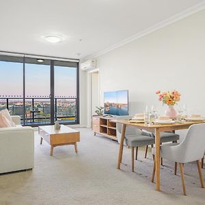 Parramatta Lovely 2Br Near Station With City View Sydney Exterior photo