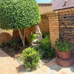 Sally'S Tranquil Airbnb Apartment Centurion Exterior photo