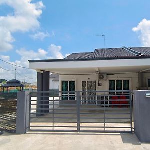 Baung Guest House Temerloh Exterior photo