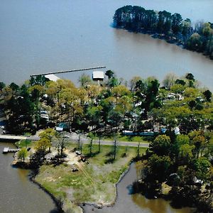 Holly Park Marina Hotel Milam Exterior photo