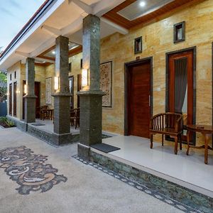 Pratiwi House Lembongan Hotel Exterior photo