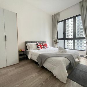 Local Living, Global Comfort 4 Pax Bangsar South Apartment Kuala Lumpur Exterior photo