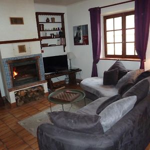 Gite "Les Gilles" Et Ses Animaux Calme-Bon Air - 5 Personnes Guest House Pinet  Exterior photo