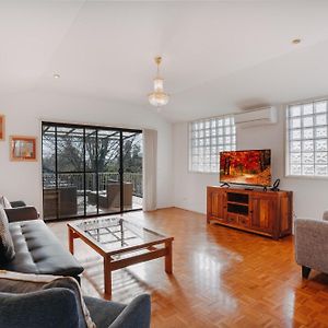 Restful Canberra Retreat In Spacious Terrace Home Yarralumla Exterior photo