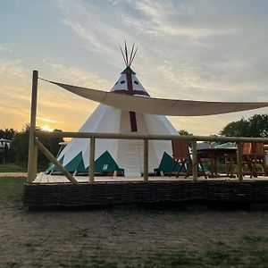 Tipi Blackfoot Apartment Belau Exterior photo