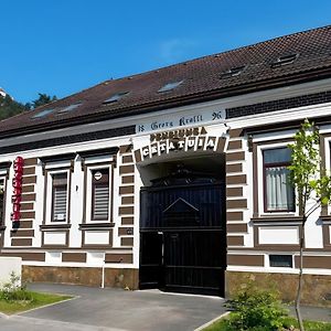 Cetatuia Hotel Risnov Exterior photo