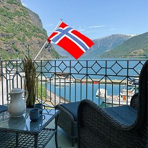 Svingen Guesthouse - Panoramic Fjord Views In Flam Exterior photo